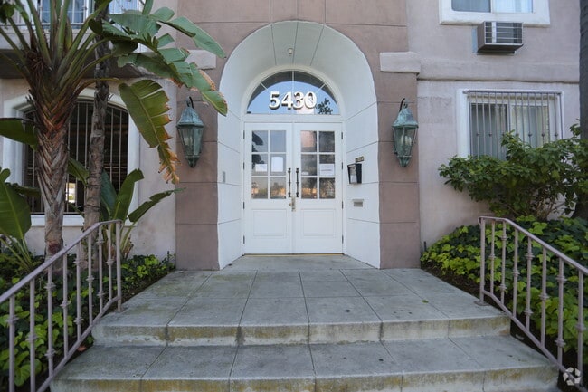Building Photo - a5430