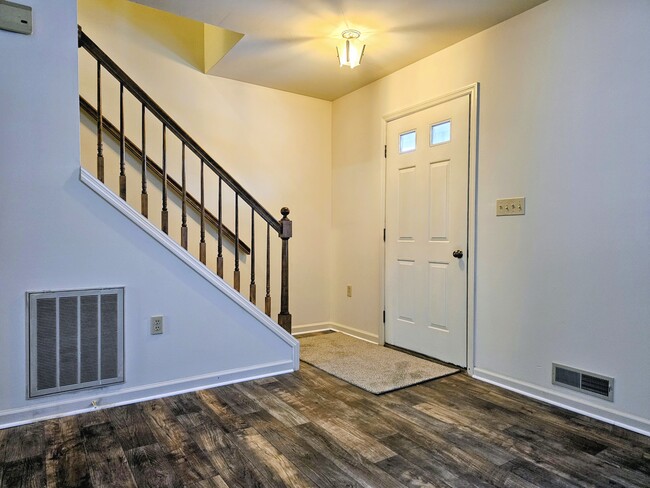 Building Photo - 11 Oriole Dr