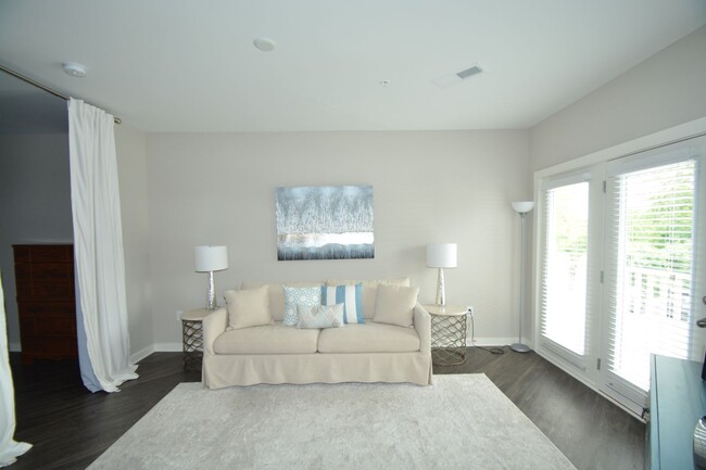 Building Photo - Melrose Heights - studio apartment