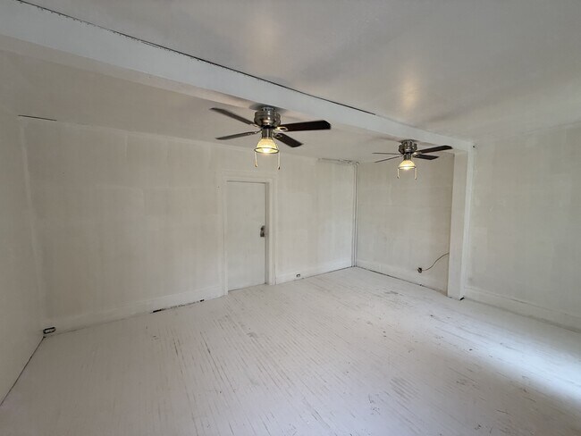 Photo du bâtiment - 159 Barrie Rd