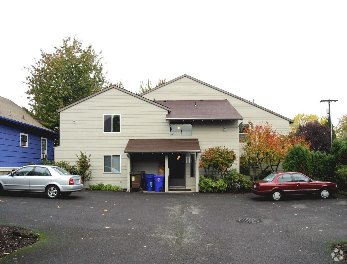 Building Photo - 1731-1741 SE Harold St
