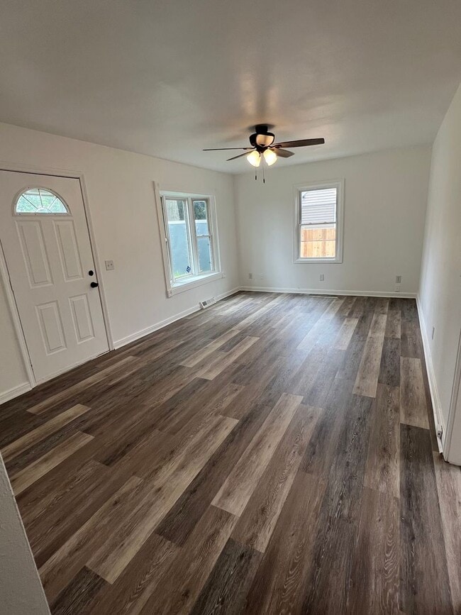 Building Photo - 2 Bedroom 1 Bathroom 1200.00