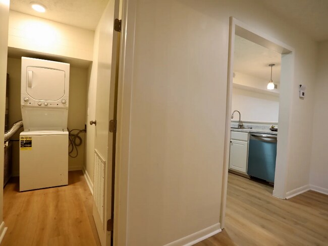 Foto del edificio - 365 W Illinois Ave