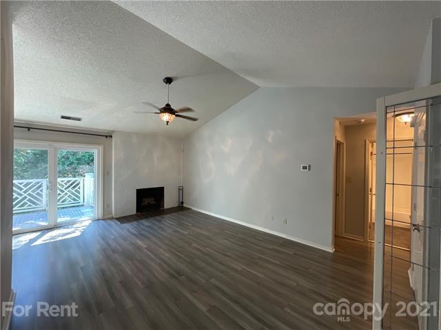 Building Photo - 9461 S Vicksburg Park Ct