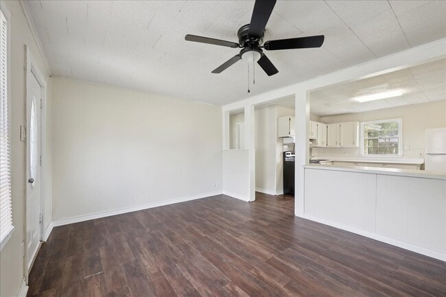 Building Photo - 3811 Dunn Ave