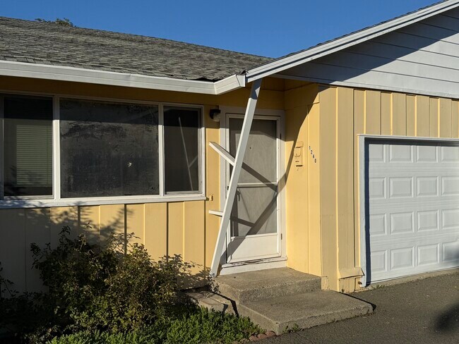 Building Photo - 1240 Martha Way