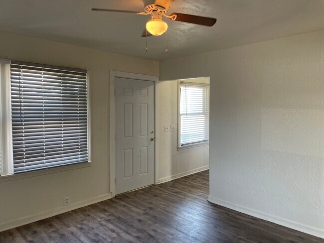 Foto del edificio - Newly Renovated-1 Bedroom 1 Bath Upstairs ...