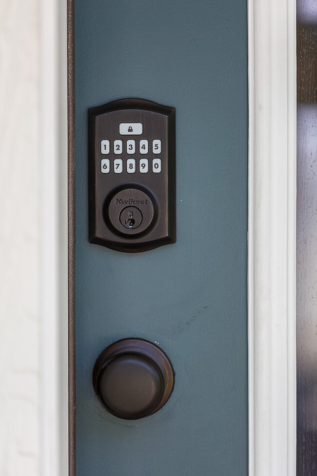 Keyless Entry - 2017 Wyatt Street - OFF CAMPUS HOUSING!!!