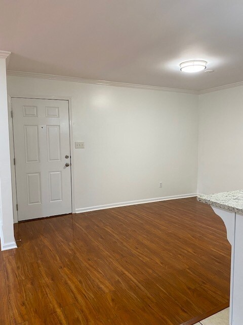 Entrance - 1004 Woodland Vlg