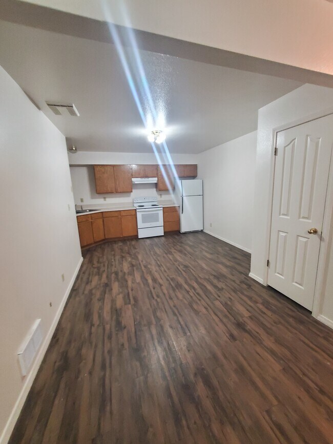 Building Photo - 2136 Meppen Dr
