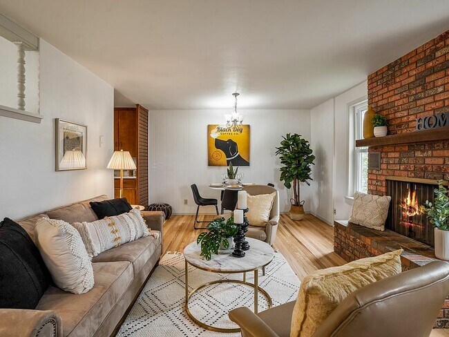 Foto del edificio - 4341 Trinity Dr