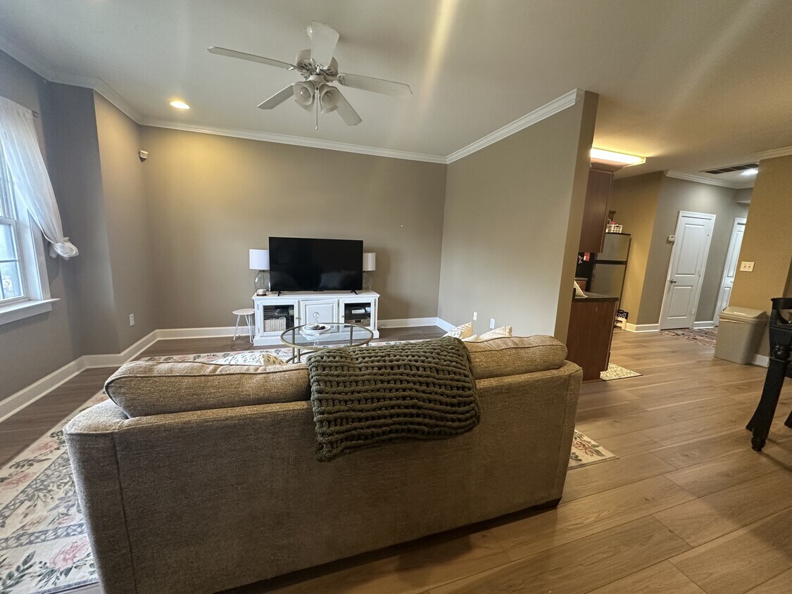 Building Photo - 1957 Wire Rd