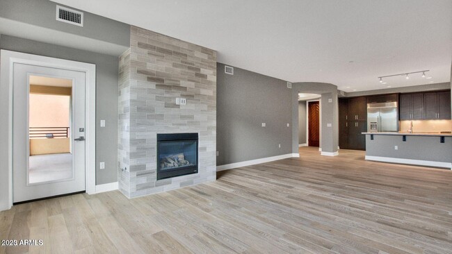 Building Photo - 4803 N Woodmere Fairway