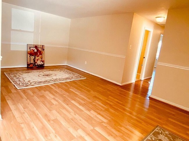 Building Photo - 9240 Bridle Path Ln