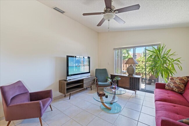 Foto del edificio - 5276 Cedarbend Dr