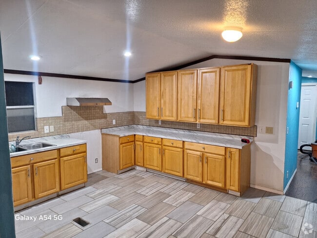 Building Photo - 14063 Bradley Rd
