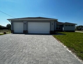 Building Photo - 1100 NE 39th Terrace