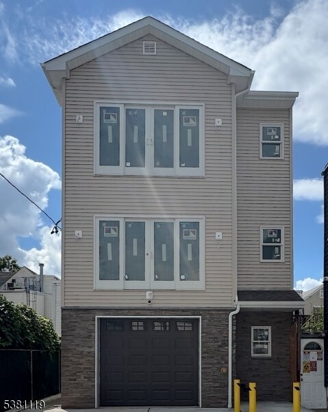 Building Photo - 385 Lafayette St
