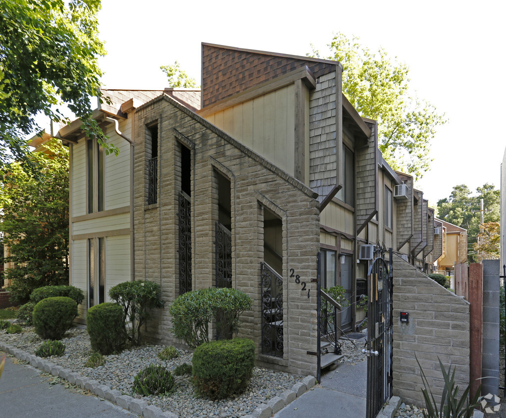 Primary Photo - 2821 G St