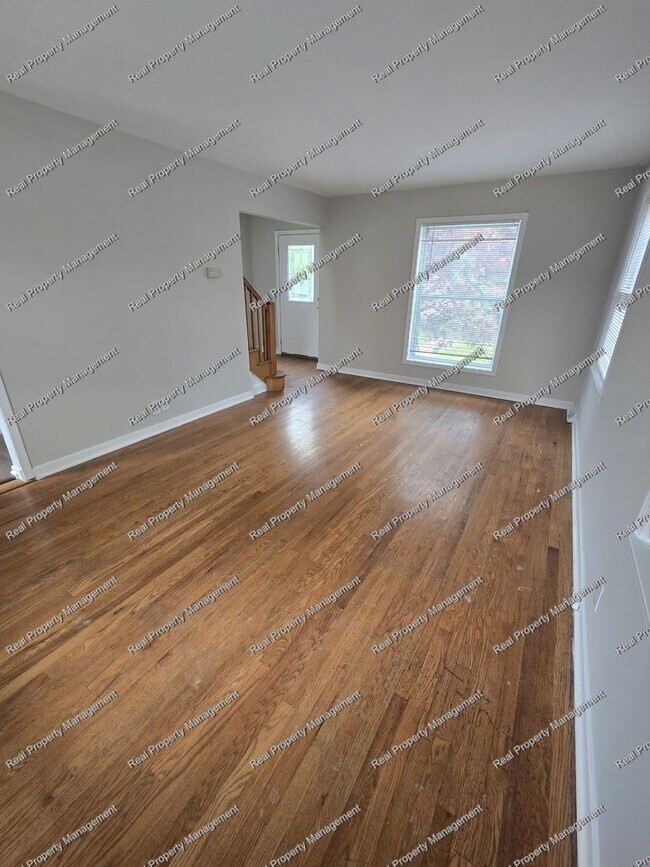 Building Photo - Great Location All Brick 2 Story