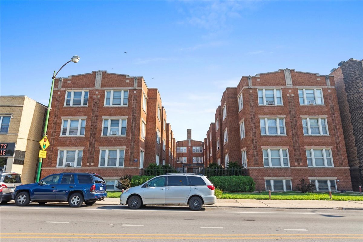 Primary Photo - 2340 W Touhy Ave