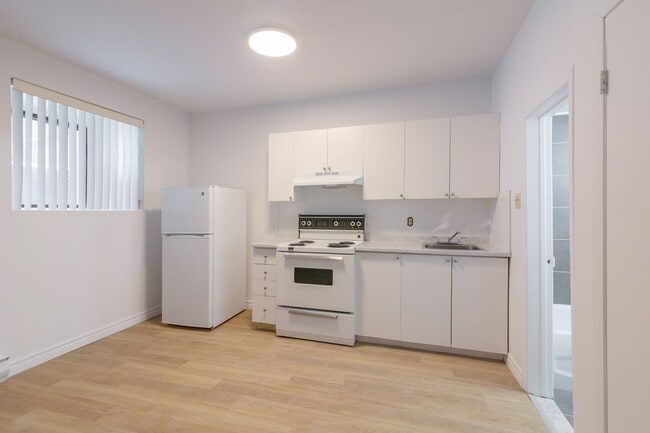 Building Photo - 539 Prince-Arthur west