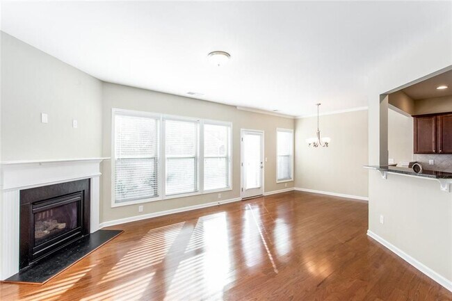 Foto del edificio - 2105 Greencrest Cir