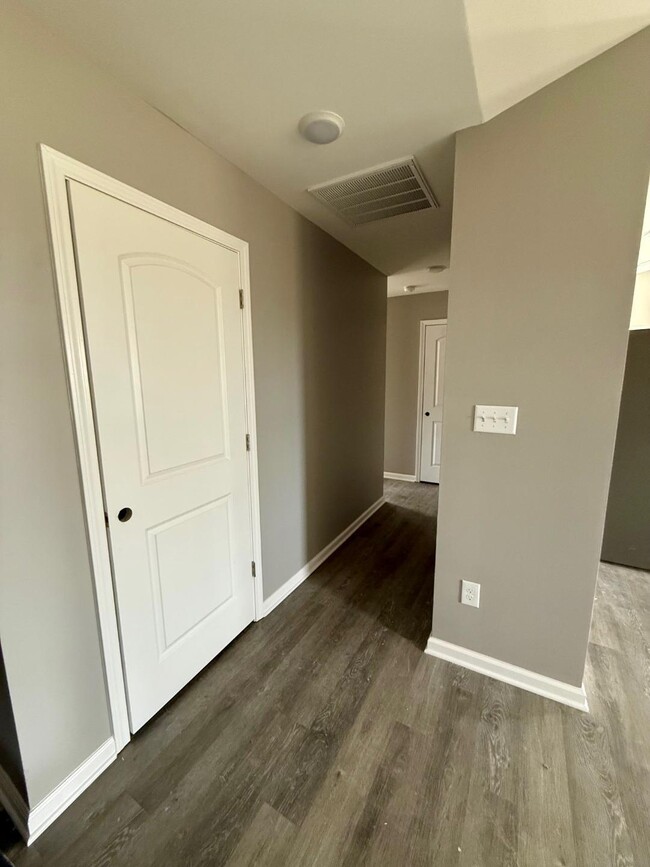 Building Photo - 203 Jared Parker Wy