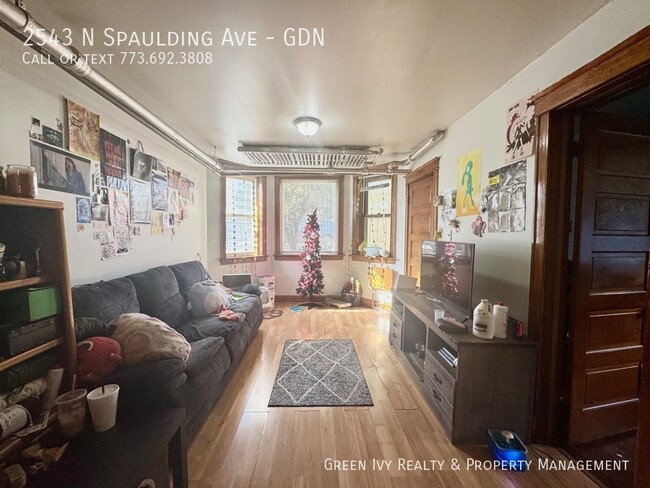 Building Photo - Charming 2 Bed/1 Bath Garden Apartment in ...