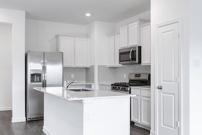 Building Photo - Now Offering Up to 6 Weeks Free Rent!