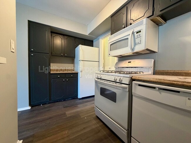 Building Photo - 510 Woodridge St NE