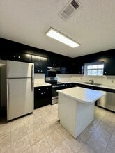 Building Photo - 144 E University Dr