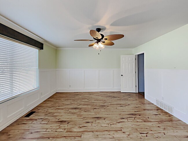 Building Photo - 37 E 1810 N