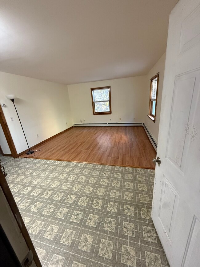 Foto del edificio - 16 Old Town Rd Ext