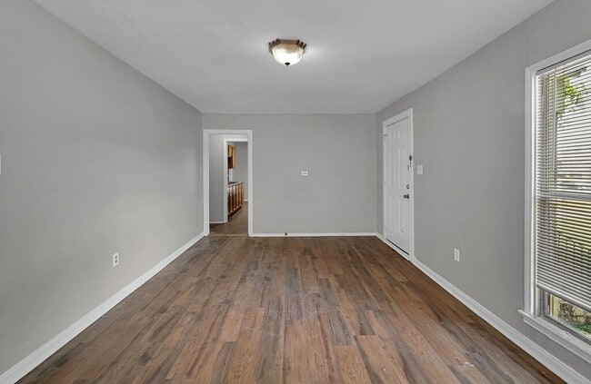 Building Photo - 2712 Mitchell Ave