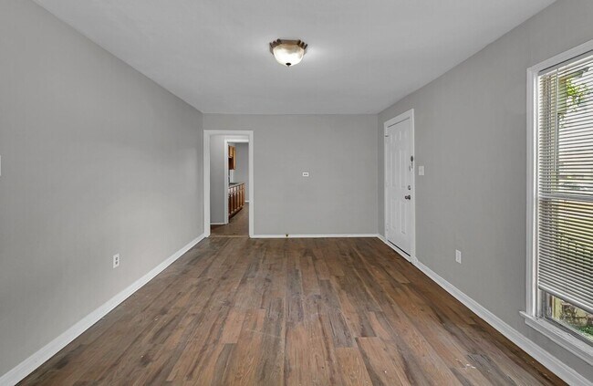 Foto del edificio - 2712 Mitchell Ave