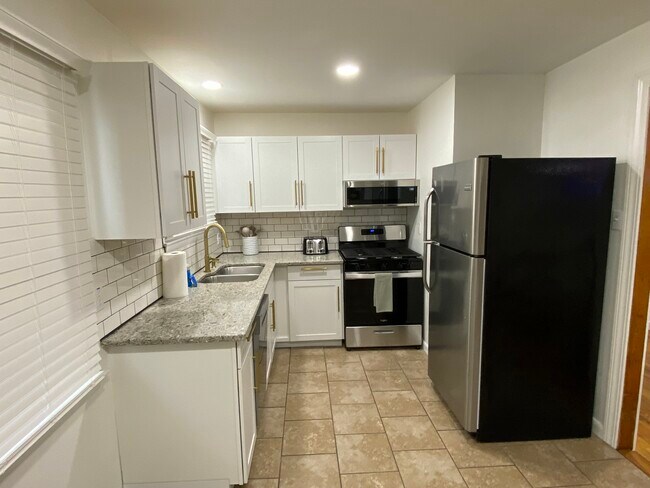 Cocina - 419 E Locust St