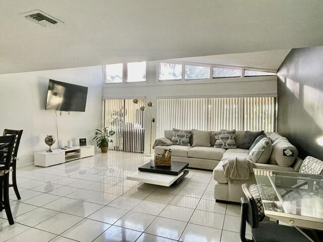Foto del edificio - 1453 White Pine Dr