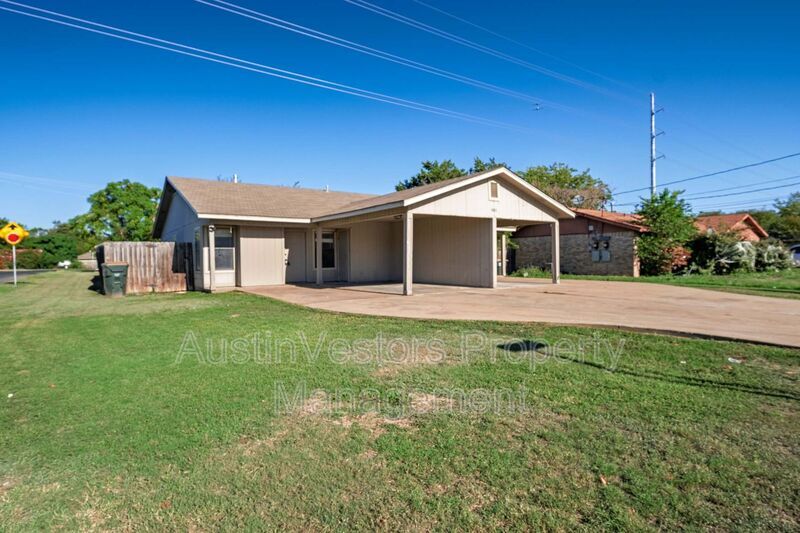 Primary Photo - 401 E Janis Dr