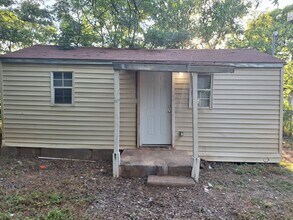 Building Photo - 918 Pecan St