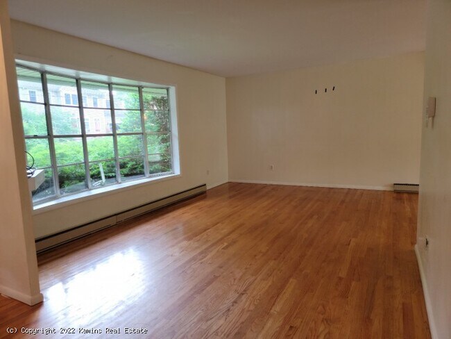 Living Room - 26 Valley Ln