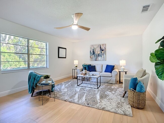 Building Photo - Absolutely stunning completely remodeled 2-bedroom 2 bath, 1,448 square foot home