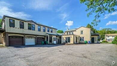 Building Photo - 298 River St