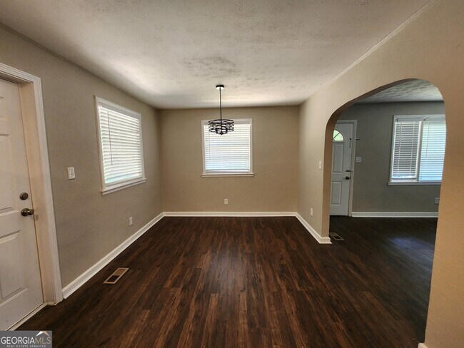 Building Photo - 1615 Sheffield Dr