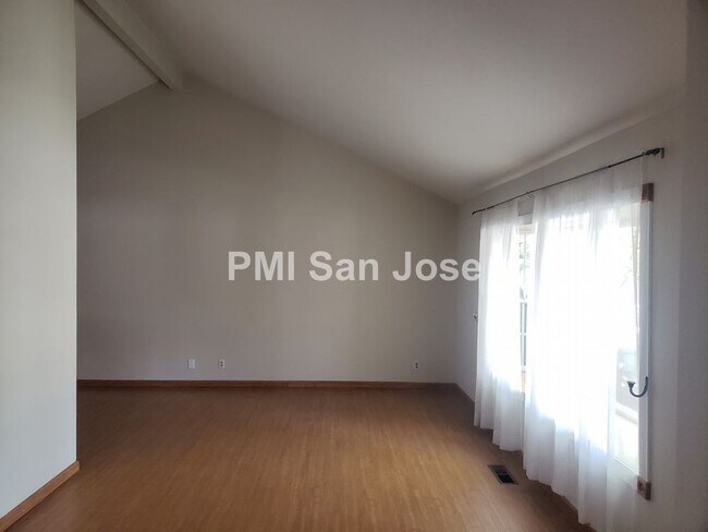 Building Photo - Branham/Pearl Thousand Oaks