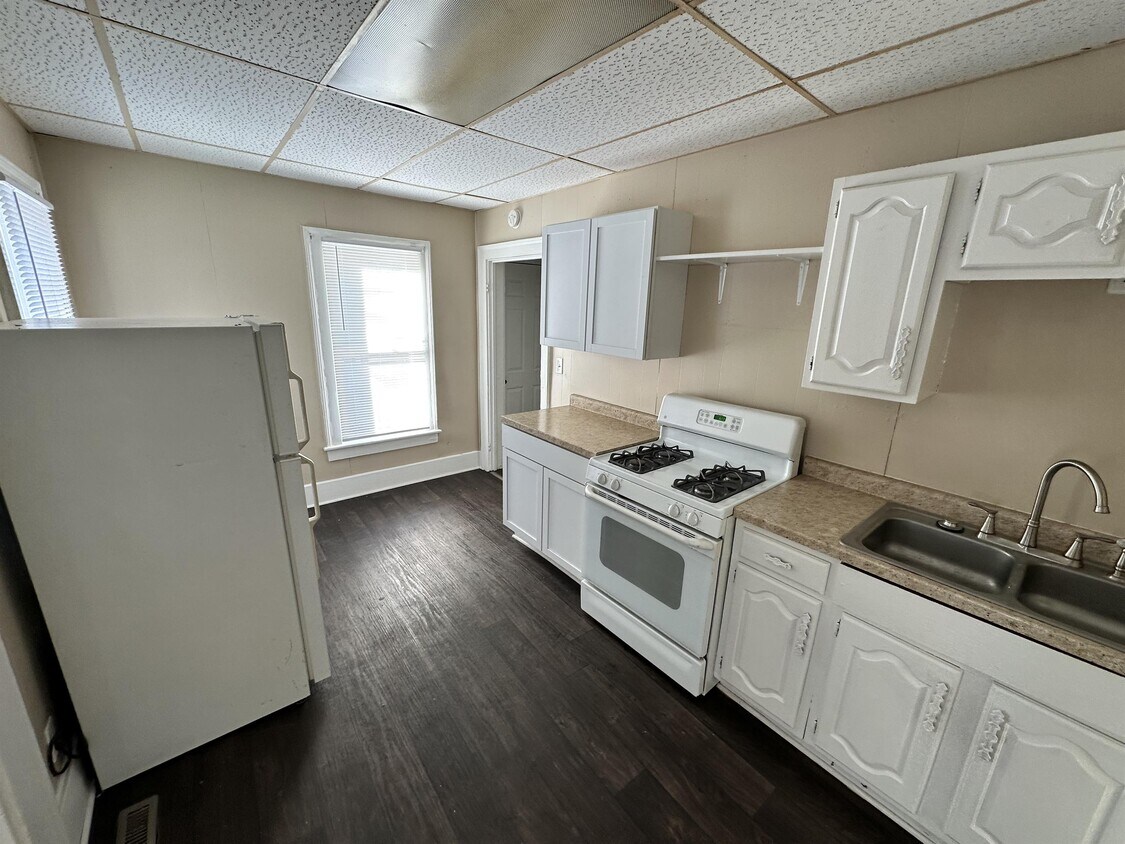 Foto principal - 757 W Grand Ave
