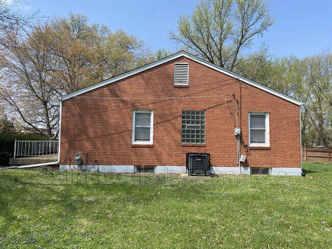 Building Photo - 1615 Redman Rd