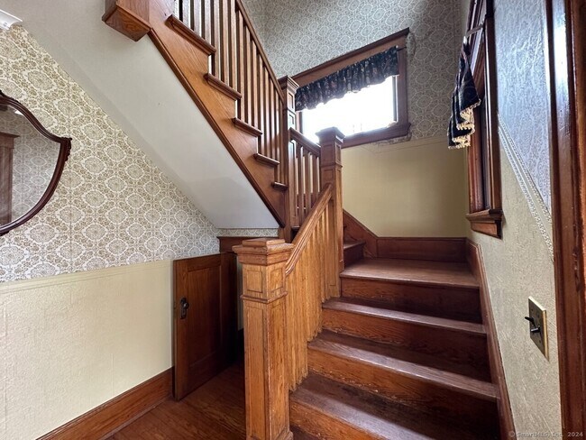 Building Photo - 184 S Main St