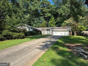 Building Photo - 2357 Crestcliff Dr