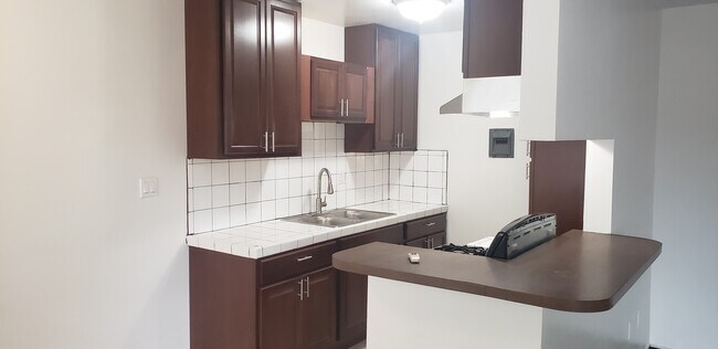 Building Photo - 457 W Windsor Rd